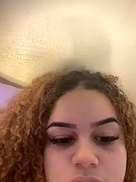 Snapshot of Lolacavalona chatting on 19, 9, 2025 Lolacavalona online show from 19, 9, 2025