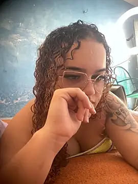 Snapshot of Lolacavalona chatting on 3, 11, 2025 Lolacavalona online show from 3, 11, 2025