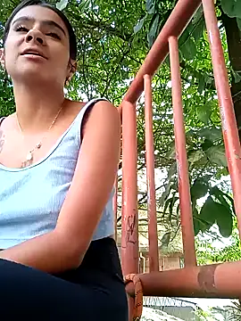 Snapshot of Leslly_ chatting on 14, 12, 2024 Leslly online show from 14, 12, 2024