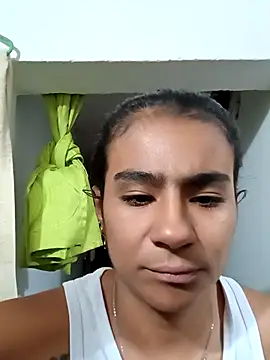 Snapshot of Leslly_ chatting on 7, 1, 2025 Leslly online show from 7, 1, 2025