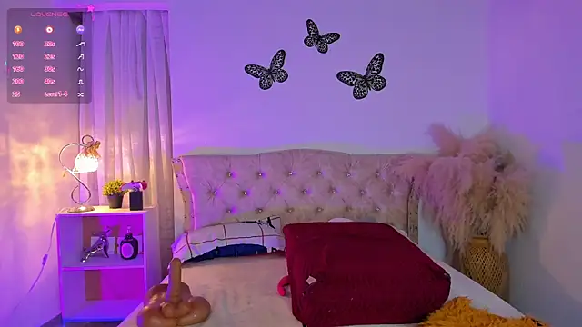 Sarahballiston  online show from 15, 10, 2025