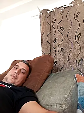 Snapshot of cesar_and_macarena chatting on 22, 2, 2025 cesar and macarena online show from 22, 2, 2025