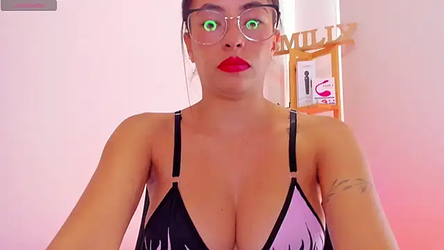 Snapshot of EmillySanders chatting on 7, 3, 2025 EmillySanders online show from 7, 3, 2025