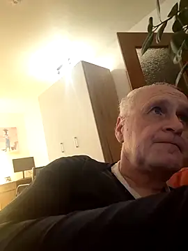 Milkasahne64 online show from 18, 12, 2025