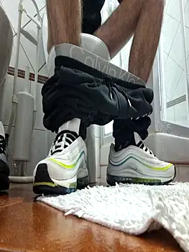 Snapshot of MASTERMONEY chatting on 8, 11, 2025 MASTERMONEY online show from 8, 11, 2025