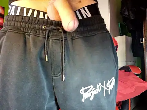 Snapshot of MASTERMONEY chatting on 13, 11, 2025 MASTERMONEY online show from 13, 11, 2025