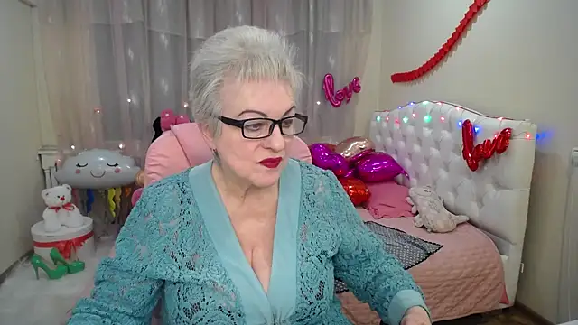 KayleSmoll online show from 6, 2, 2025