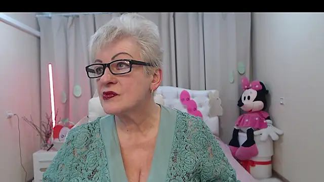 KayleSmoll online show from 15, 4, 2026