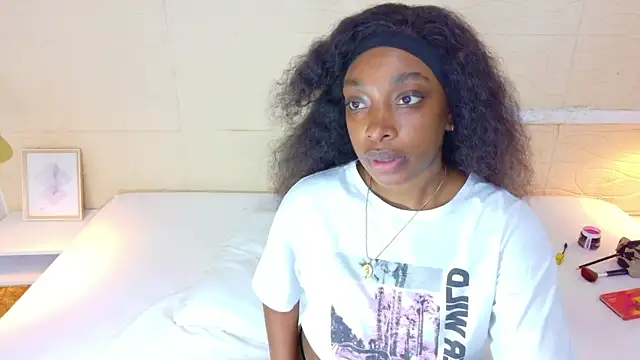 Snapshot of Shamiraa_moore chatting on 9, 10, 2025 Shamiraa moore online show from 9, 10, 2025