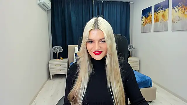 Snapshot of SelenaeMoore chatting on 11, 1, 2025 SelenaeMoore online show from 11, 1, 2025
