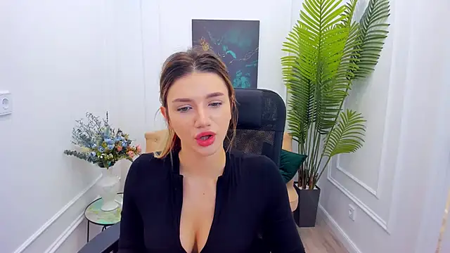 Snapshot of SelenaeMoore chatting on 11, 9, 2025 SelenaeMoore online show from 11, 9, 2025