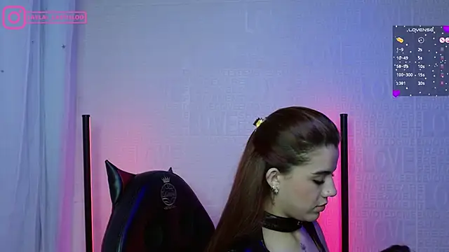 Snapshot of Layla_castilloo chatting on 6, 2, 2025 Layla castilloo online show from 6, 2, 2025