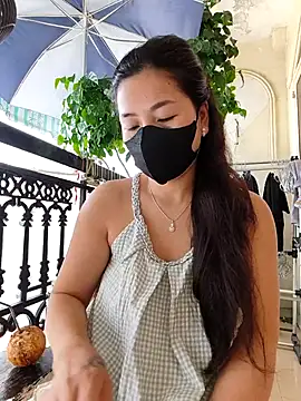 Snapshot of lyna_bl chatting on 23, 10, 2025 lyna bl online show from 23, 10, 2025