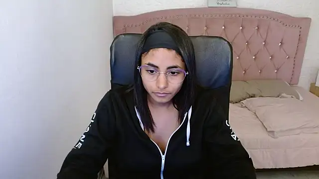 shaneelle online show from 5, 3, 2025