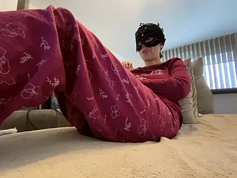 Marilou1983 online show from 11, 2, 2025