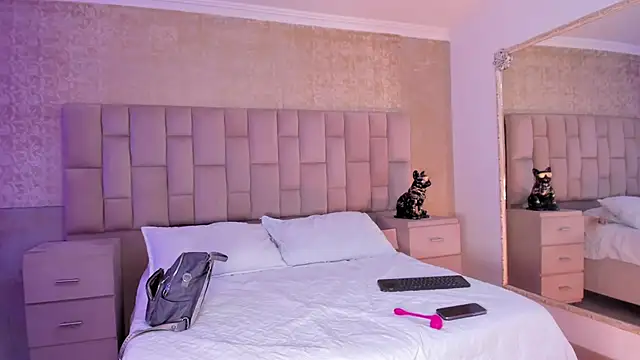 EmmaTorres  online show from 12, 1, 2025