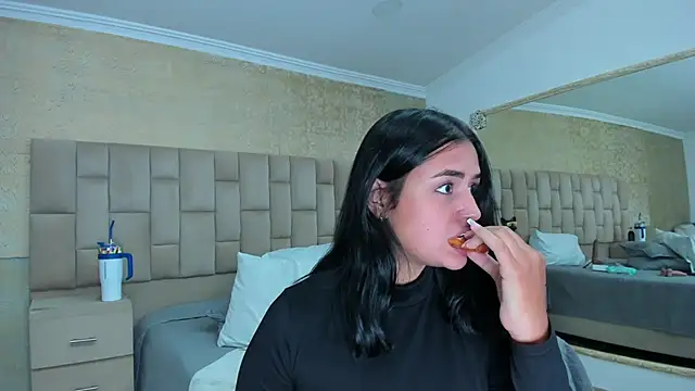 EmmaTorres  online show from 24, 1, 2025