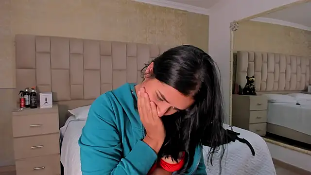 EmmaTorres  online show from 4, 2, 2025