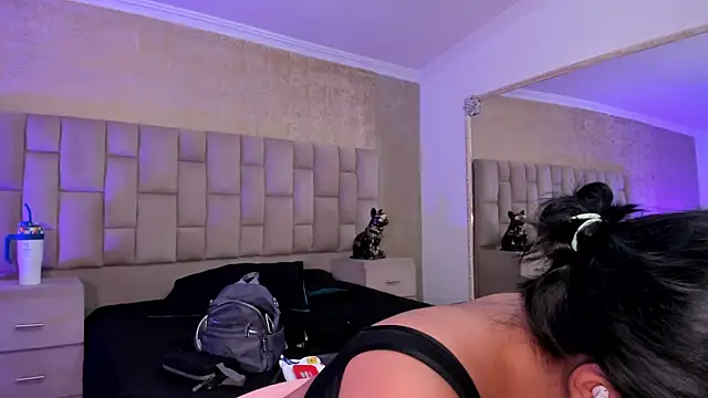 EmmaTorres  online show from 4, 2, 2025