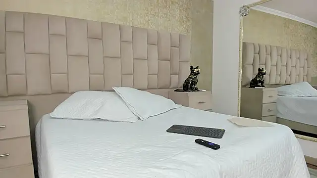 EmmaTorres  online show from 14, 9, 2025