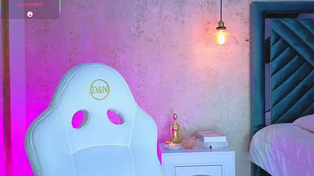 AlessiaLondon online show from 23, 11, 2025