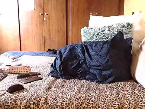 LONGBLKCLIT36 online show from 11, 4, 2026