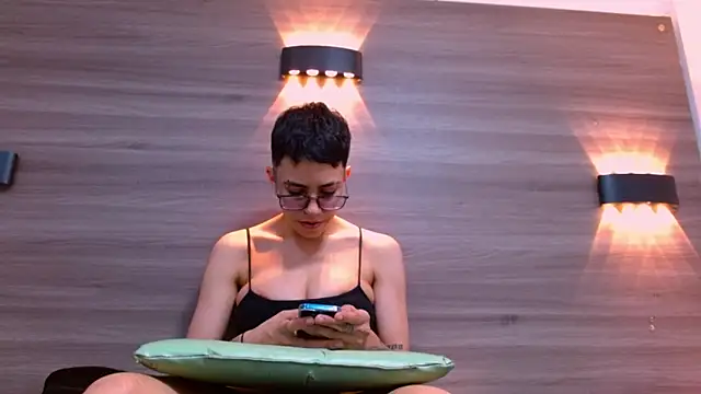 Cutie Shy  online show from 18, 2, 2025