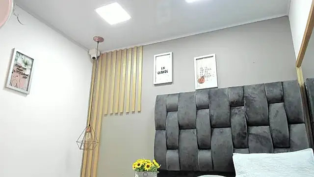 Snapshot of camila__herrera chatting on 5, 12, 2024 camila herrera online show from 5, 12, 2024
