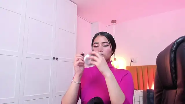 Snapshot of lara_madisson chatting on 5, 12, 2024 lara madisson online show from 5, 12, 2024