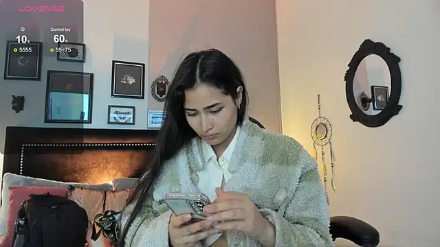 Snapshot of lara_madisson chatting on 12, 9, 2025 lara madisson online show from 12, 9, 2025