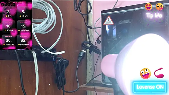 escarlett hott online show from 13, 9, 2025