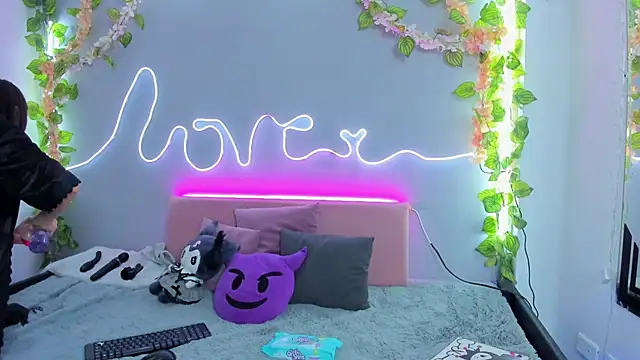 YouliteSllut2 online show from 3, 1, 2025