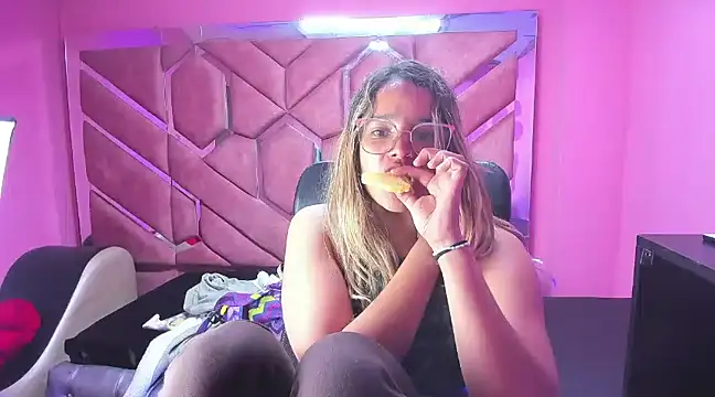 Snapshot of Olivia_Fox69 chatting on 31, 1, 2025 Olivia Fox69 online show from 31, 1, 2025