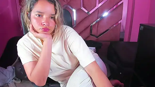 Snapshot of Olivia_Fox69 chatting on 10, 2, 2025 Olivia Fox69 online show from 10, 2, 2025