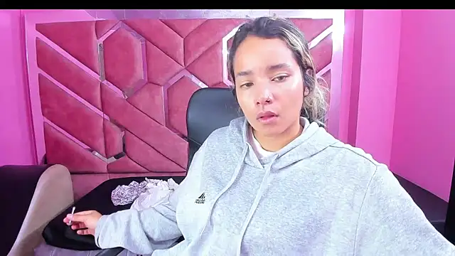 Snapshot of Olivia_Fox69 chatting on 11, 2, 2025 Olivia Fox69 online show from 11, 2, 2025