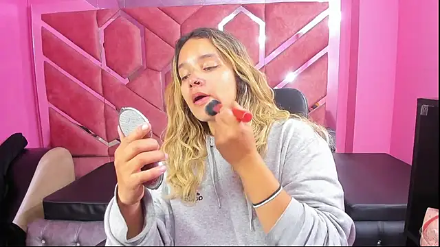 Snapshot of Olivia_Fox69 chatting on 13, 2, 2025 Olivia Fox69 online show from 13, 2, 2025