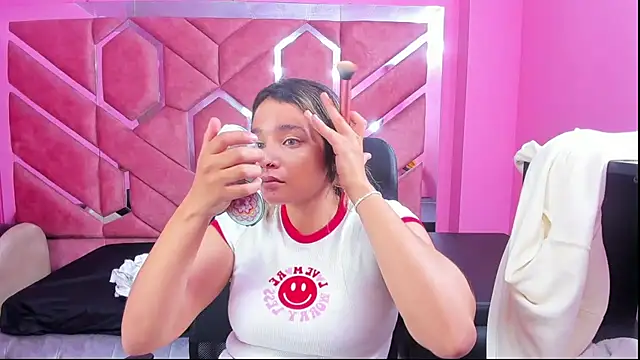 Snapshot of Olivia_Fox69 chatting on 14, 2, 2025 Olivia Fox69 online show from 14, 2, 2025