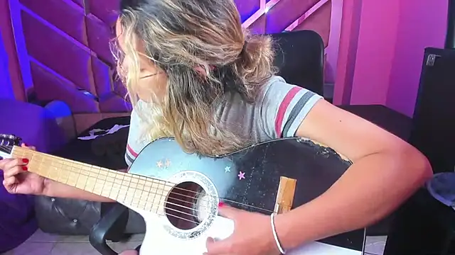 Snapshot of Olivia_Fox69 chatting on 19, 2, 2025 Olivia Fox69 online show from 19, 2, 2025