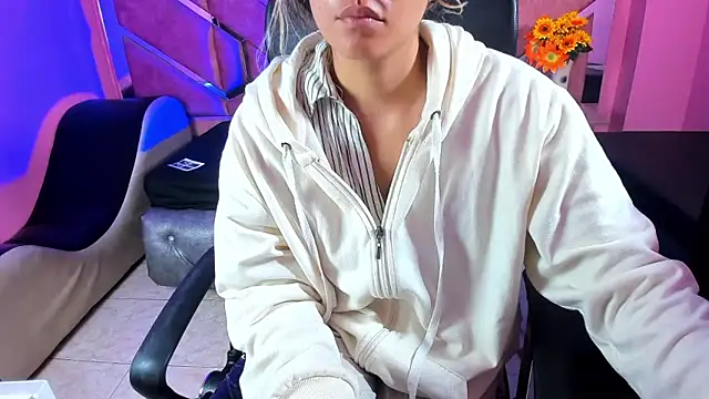 Snapshot of Olivia_Fox69 chatting on 20, 3, 2025 Olivia Fox69 online show from 20, 3, 2025