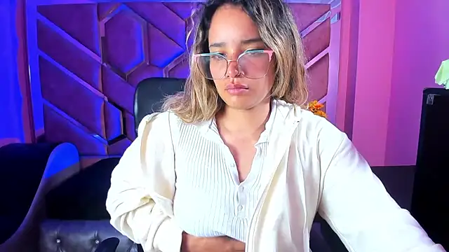 Snapshot of Olivia_Fox69 chatting on 21, 3, 2025 Olivia Fox69 online show from 21, 3, 2025