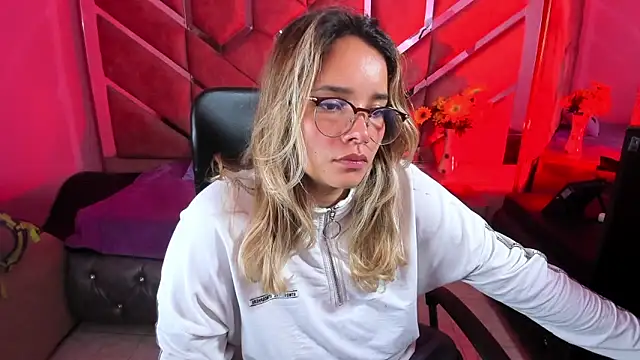 Snapshot of Olivia_Fox69 chatting on 16, 9, 2025 Olivia Fox69 online show from 16, 9, 2025