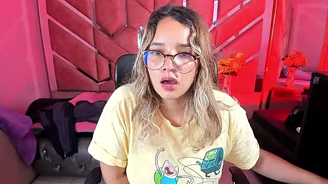 Snapshot of Olivia_Fox69 chatting on 21, 9, 2025 Olivia Fox69 online show from 21, 9, 2025