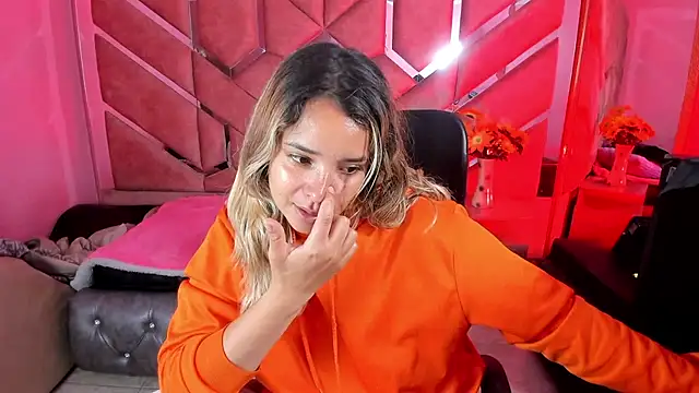 Snapshot of Olivia_Fox69 chatting on 29, 9, 2025 Olivia Fox69 online show from 29, 9, 2025