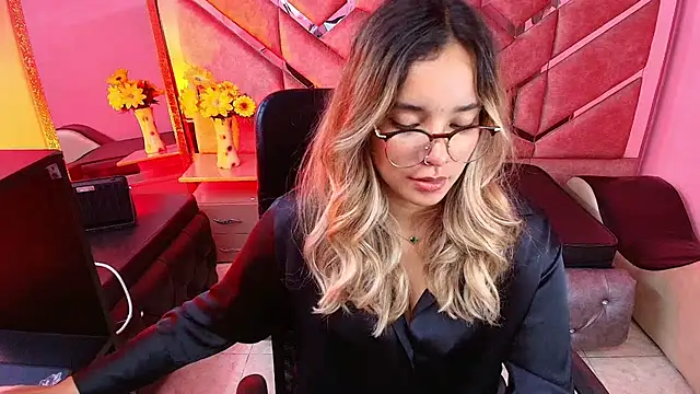 Snapshot of Olivia_Fox69 chatting on 10, 11, 2025 Olivia Fox69 online show from 10, 11, 2025