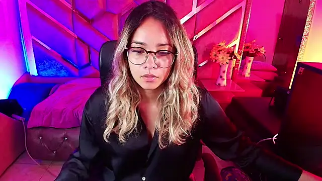 Snapshot of Olivia_Fox69 chatting on 23, 11, 2025 Olivia Fox69 online show from 23, 11, 2025