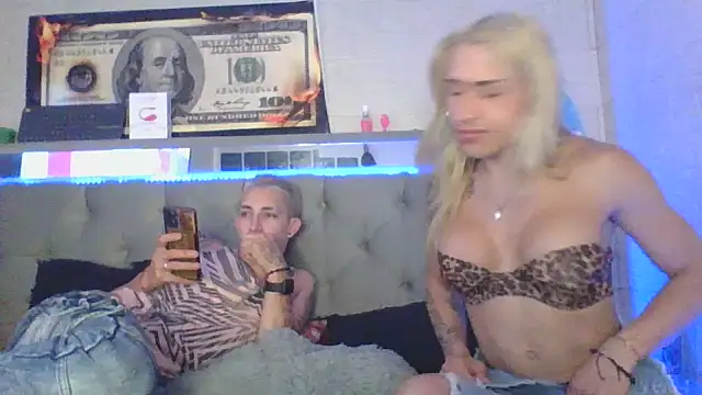 Snapshot of parejacaliente20154 chatting on 6, 12, 2024 parejacaliente20154 online show from 6, 12, 2024
