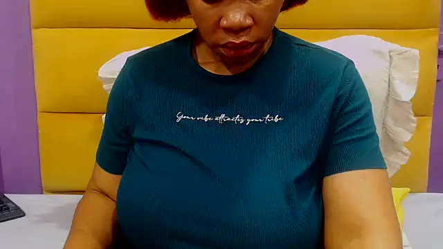 Snapshot of YELLOWBUSTYMELLONS chatting on 11, 9, 2025 YELLOWBUSTYMELLONS online show from 11, 9, 2025