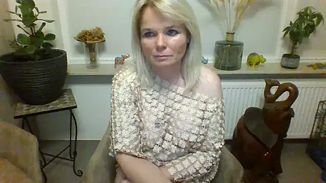 Snapshot of clwm chatting on 26, 10, 2025 clwm online show from 26, 10, 2025