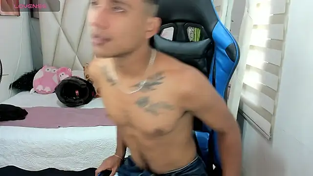 Snapshot of Backsex_boy chatting on 28, 1, 2025 Backsex boy online show from 28, 1, 2025