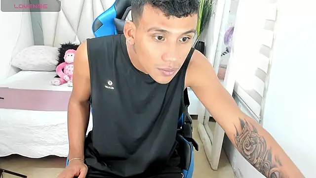 Snapshot of Backsex_boy chatting on 1, 2, 2025 Backsex boy online show from 1, 2, 2025